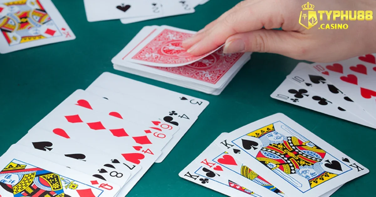 Mẹo Đánh Liêng Typhu88 Giúp Người Chơi Kiểm Soát Bàn Đấu 3 Thời điểm rút bài chuẩn xác giúp gia tăng thắng lớn